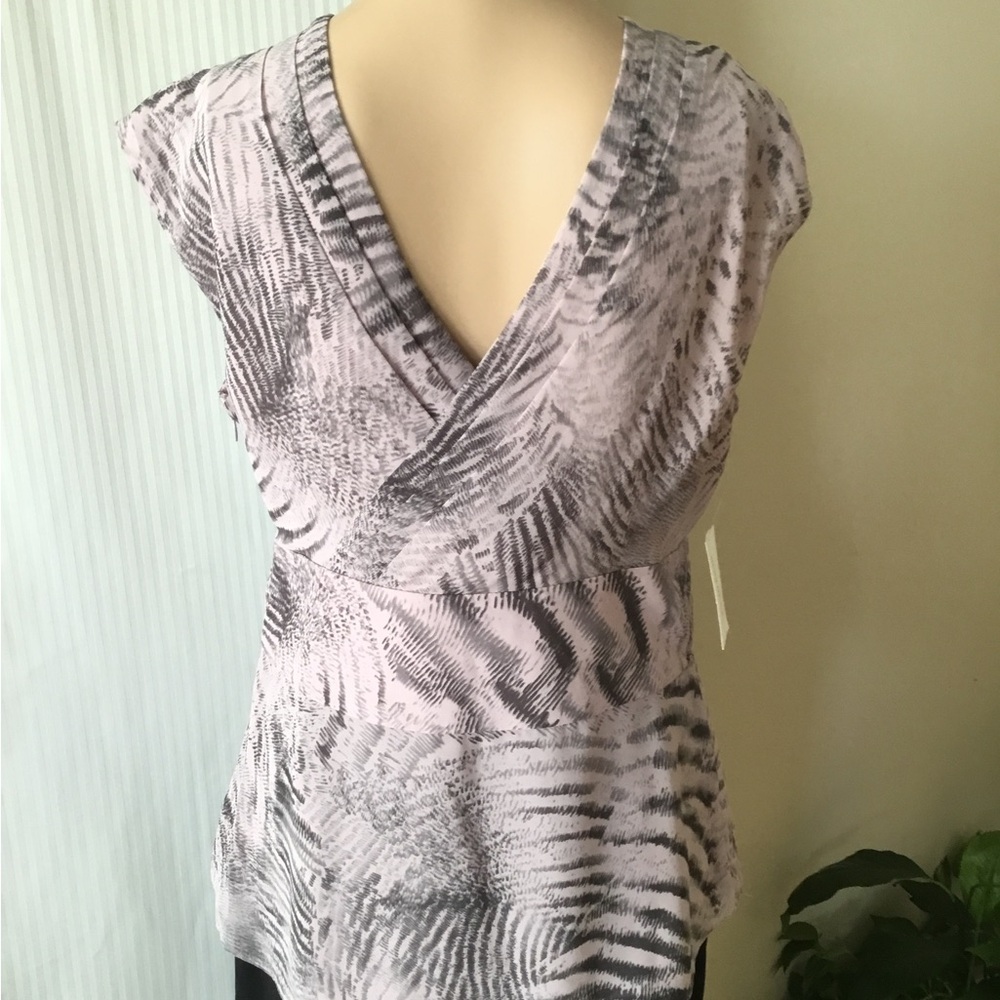 Banana Republic Light Gray Printed Wrap-Style Sleeveless Top